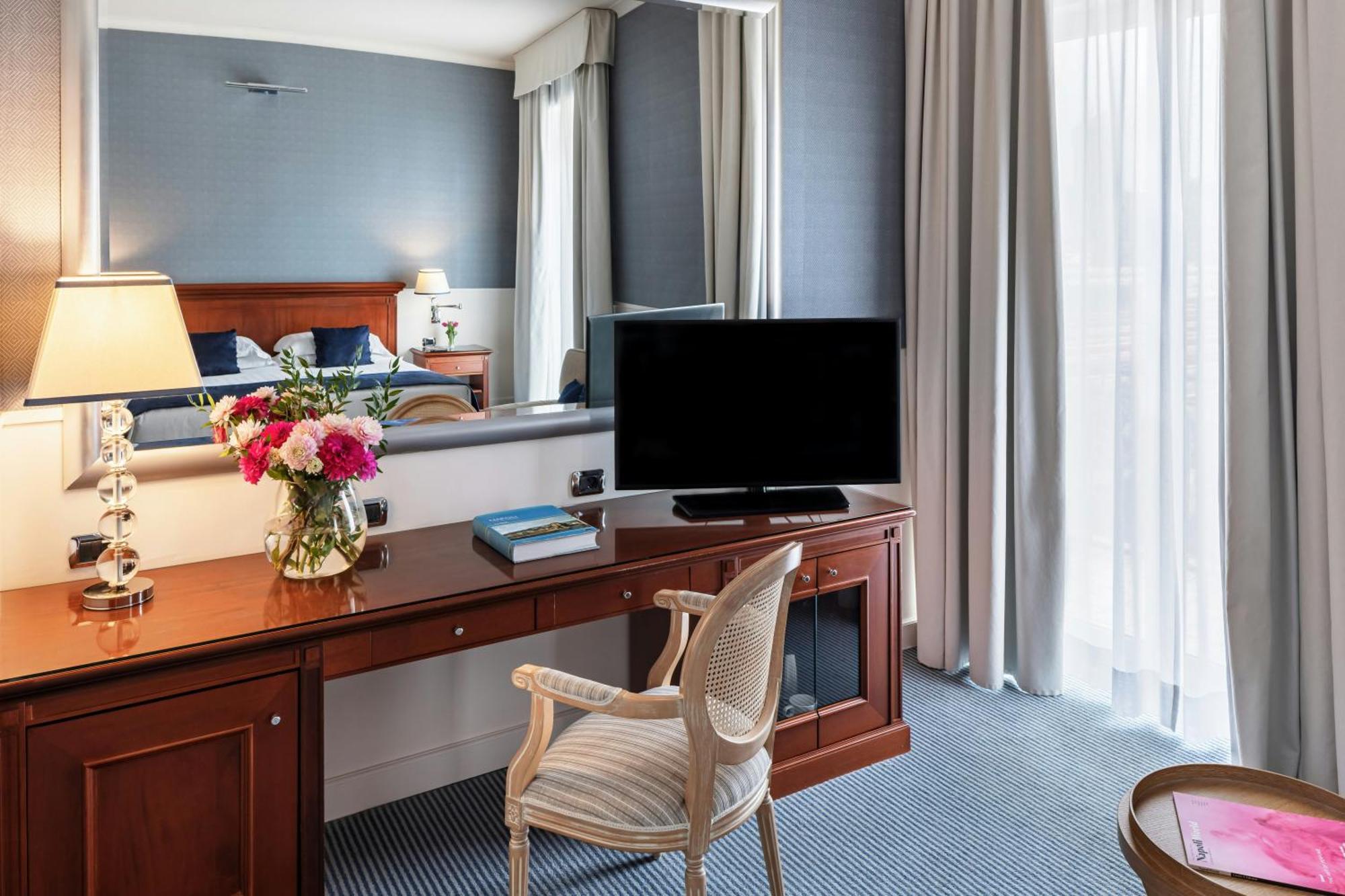 Deluxe Double or Twin Room Vesuvio View
