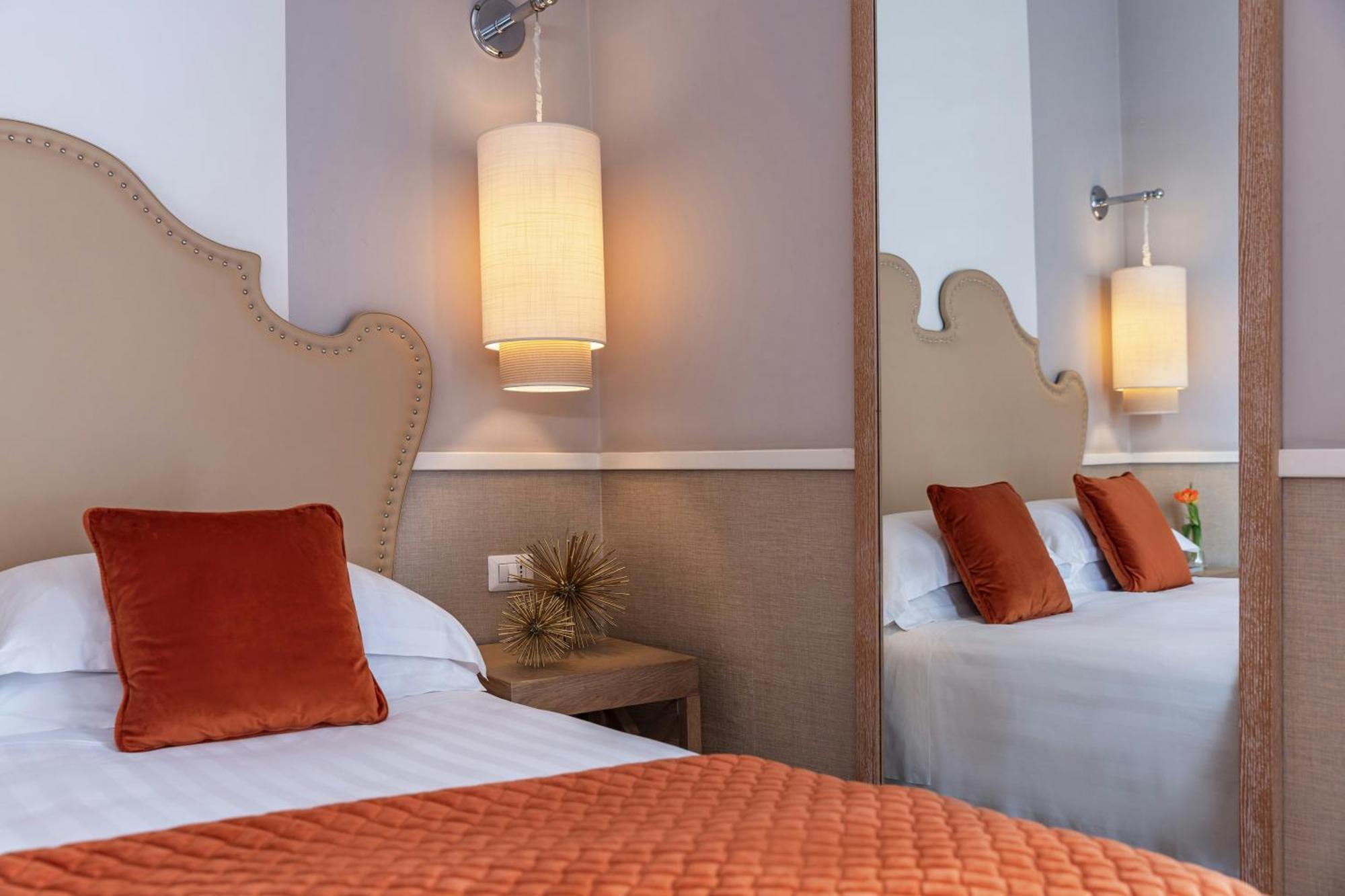 Deluxe Double or Twin Room Vesuvio View